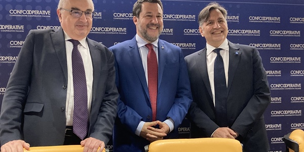 Appalti, Salvini: «Vere cooperative sono le migliori forme d'impresa» 