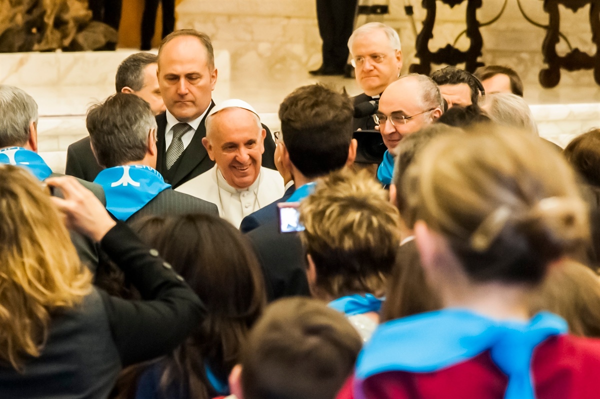 In preghiera per il papa