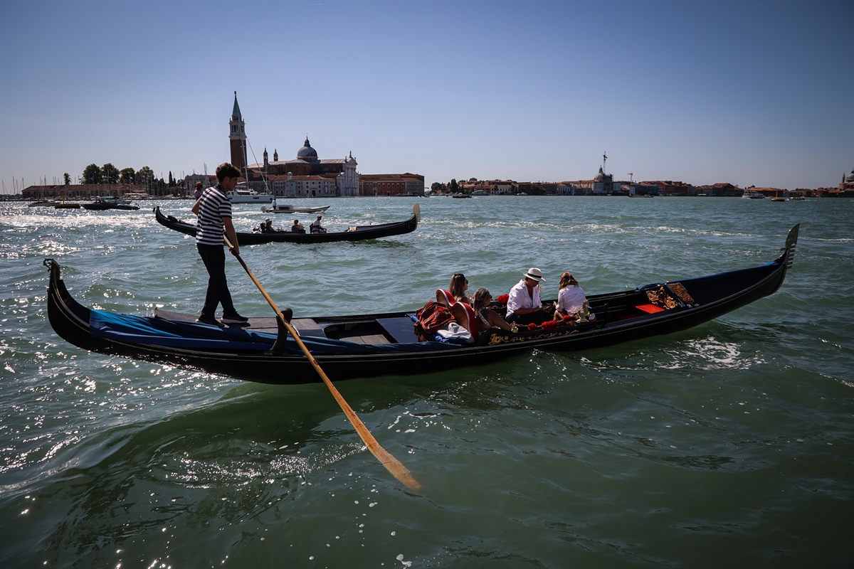 Gondole sul Tevere per la prima volta nella storia