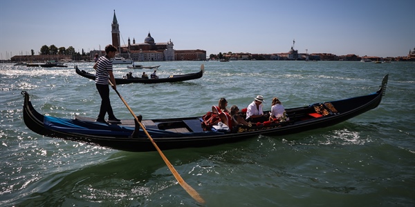 Gondole sul Tevere per la prima volta nella storia 