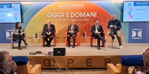 Sostenibilità, Gardini: «Le cooperative investono 2,2 miliardi. La burocrazia pesa 500 milioni» 