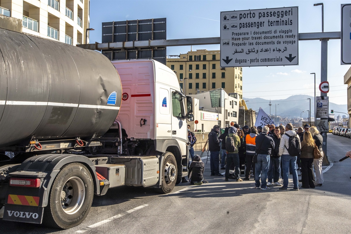 Gardini, autotrasporto «Caro energia pesa come un macigno. A rischio filiere e scaffali. Cresce la tensione sociale»