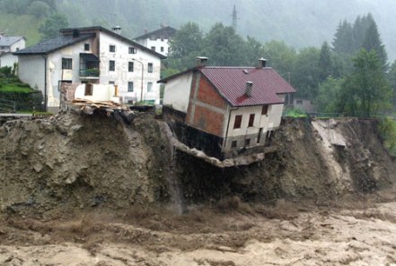Frane e crolli: a rischio 7 milioni di persone, 700 mila imprese e 38 mila beni culturali